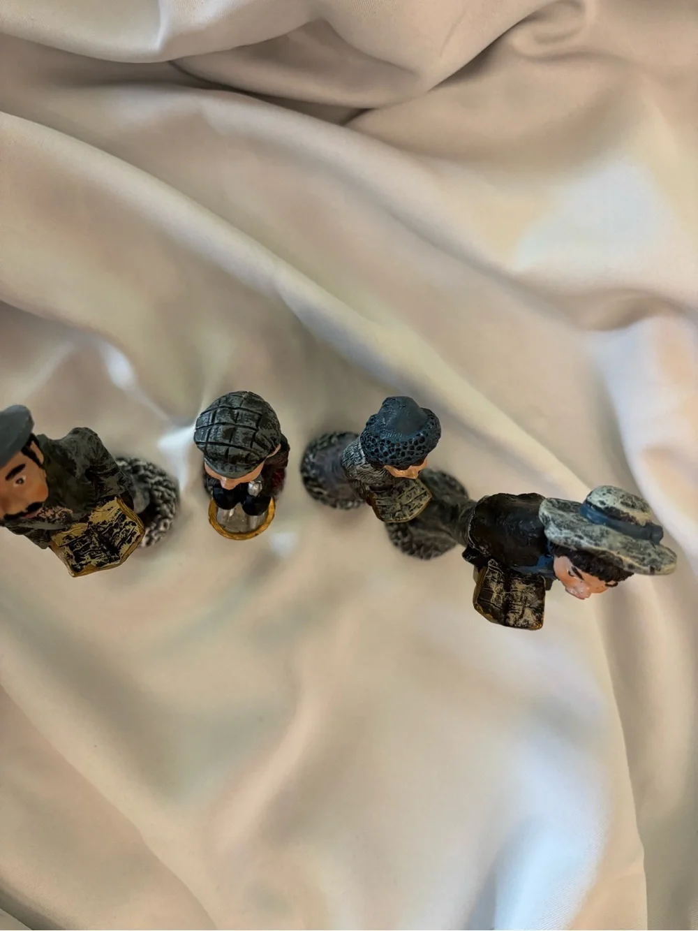 Christmas Caroler Figurine Set - Holiday Cedar Creek Collection